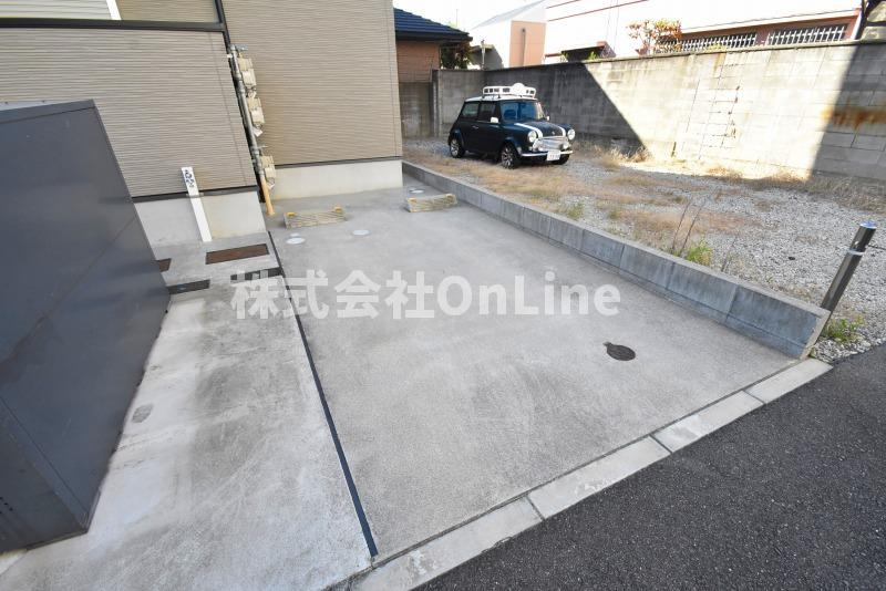 東大阪市寿町２丁目のアパートの駐車場