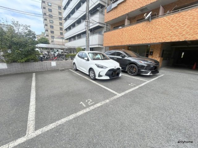 ベルメゾン南江口　仲介手数料無料の駐車場