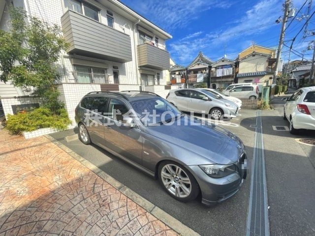 東大阪市御厨３丁目のアパートの駐車場