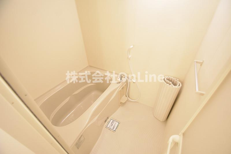 東大阪市花園東町２丁目のアパートの浴室