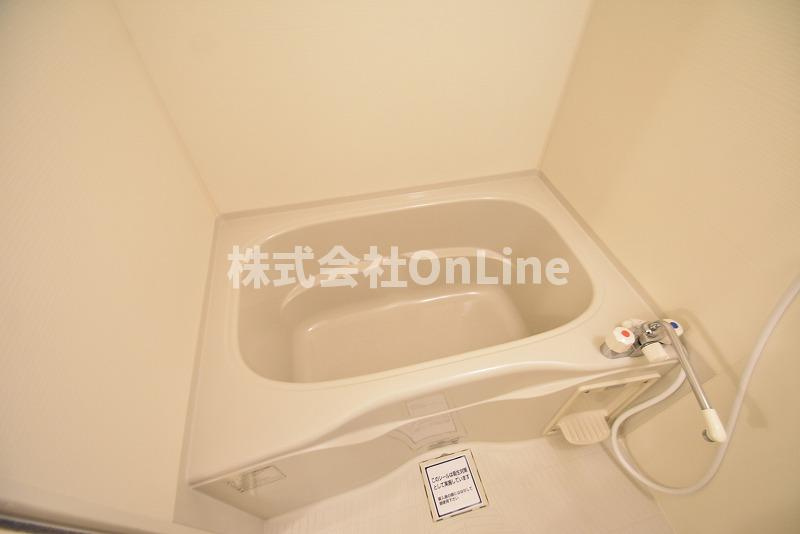 東大阪市花園東町２丁目のアパートの浴室