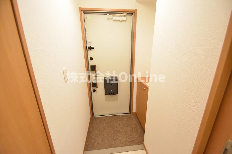 東大阪市花園東町２丁目のアパートの玄関