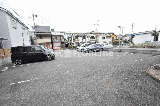 東大阪市花園東町２丁目のアパートの駐車場