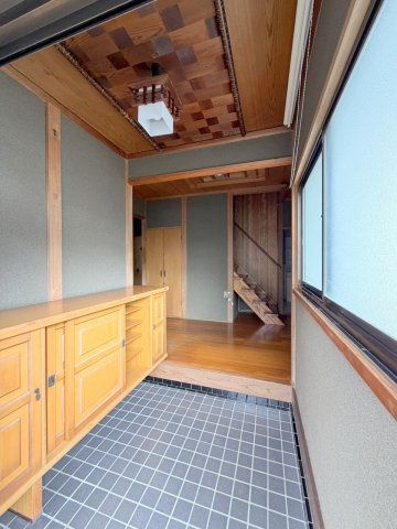 呉市広三芦２丁目の一戸建ての玄関