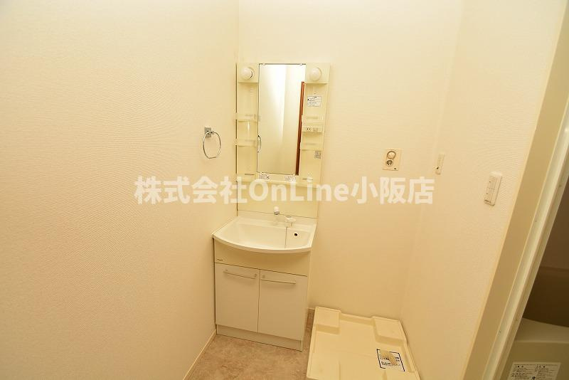 東大阪市西堤本通東２丁目のアパートの独立洗面台