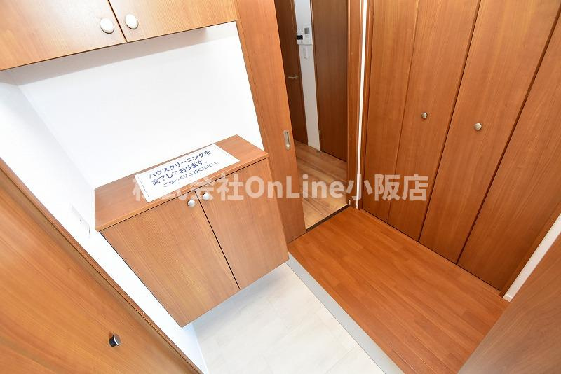 東大阪市西堤本通東２丁目のアパートの玄関