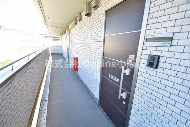 東大阪市西堤本通東２丁目のアパートのロビー