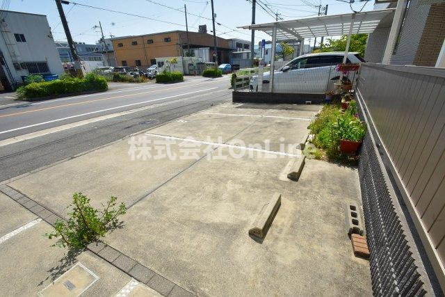 東大阪市菱江３丁目の一戸建ての駐車場