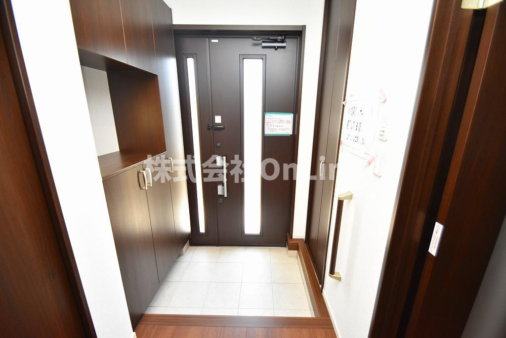 東大阪市菱江３丁目の一戸建ての玄関