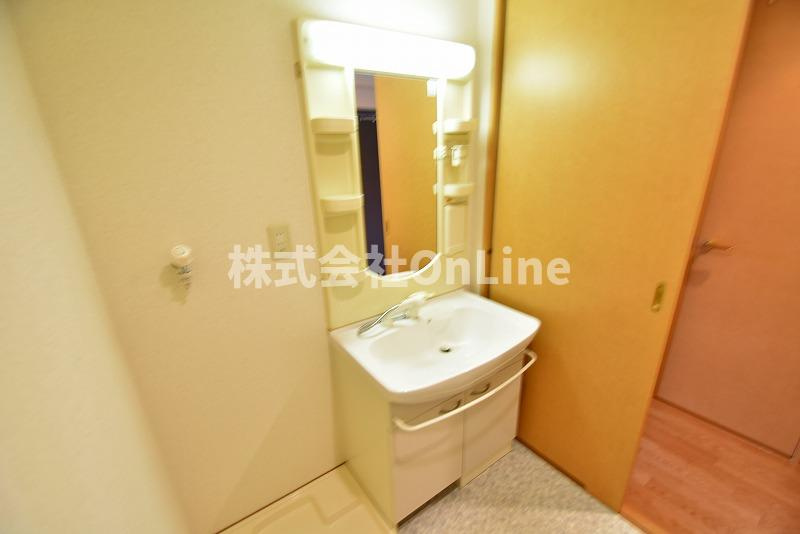 東大阪市小若江１丁目の賃貸マンションの独立洗面台