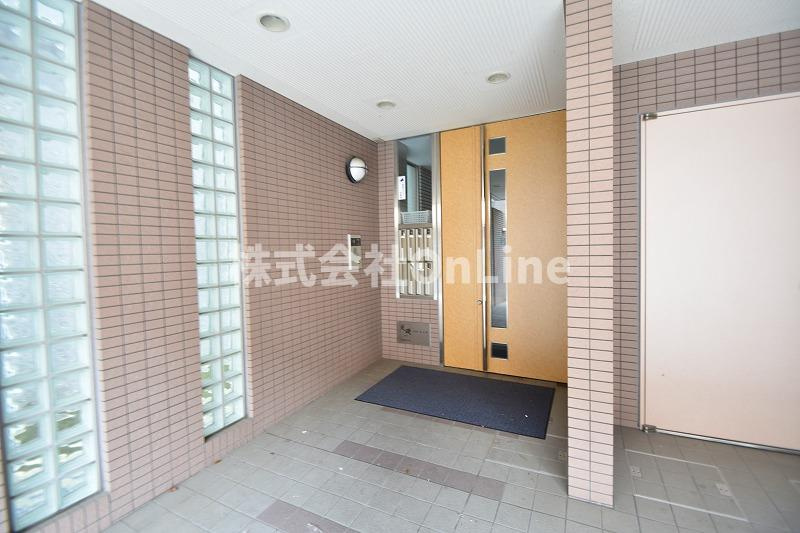 東大阪市小若江１丁目の賃貸マンションのエントランス