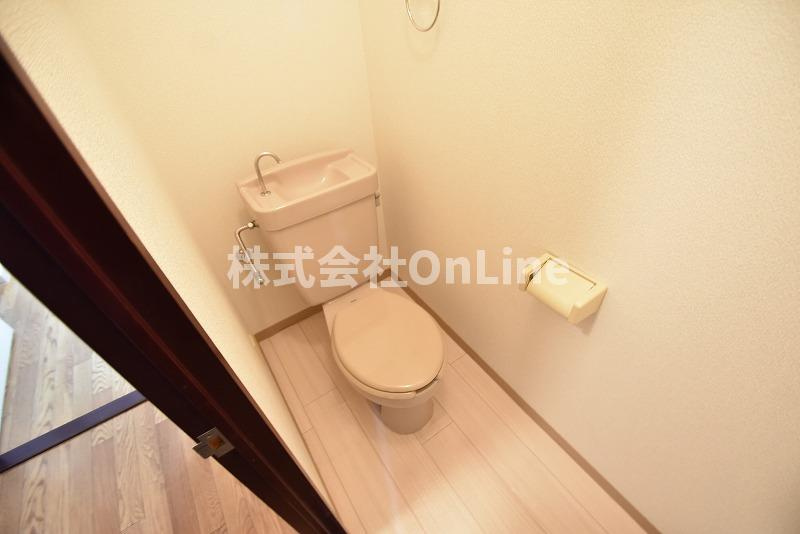 東大阪市長堂２丁目の賃貸マンションのトイレ