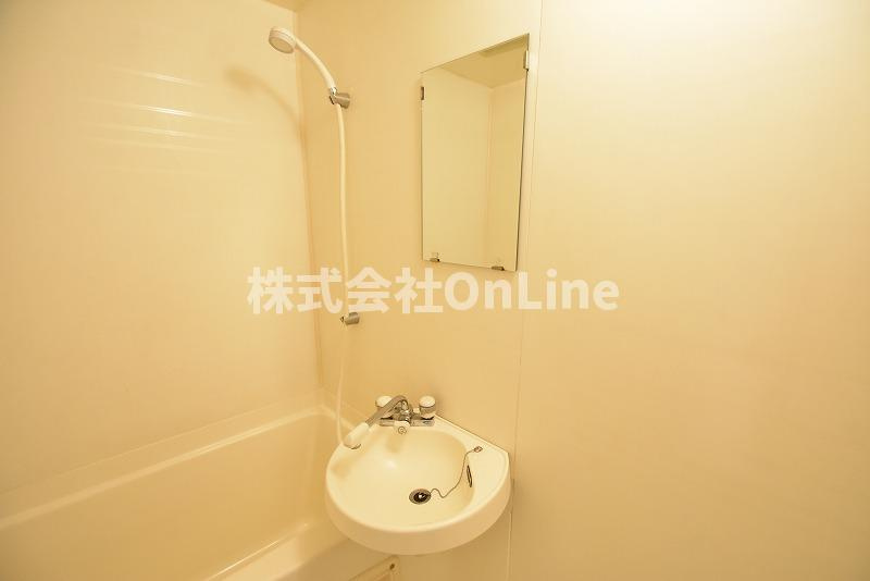 東大阪市長堂２丁目の賃貸マンションの洗面所