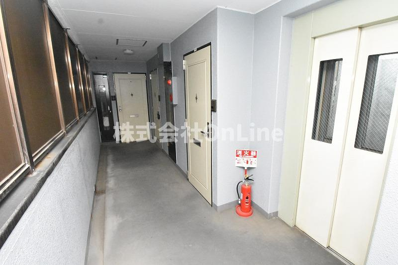 東大阪市長堂２丁目の賃貸マンションのロビー