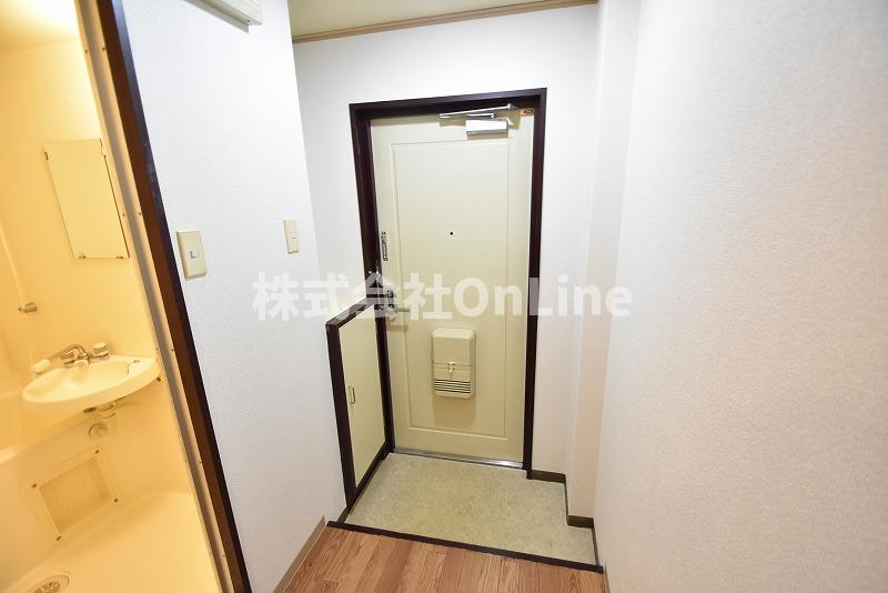 東大阪市長堂２丁目の賃貸マンションの玄関