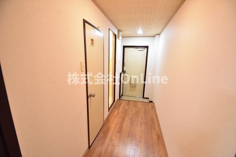 東大阪市長堂２丁目の賃貸マンションの玄関