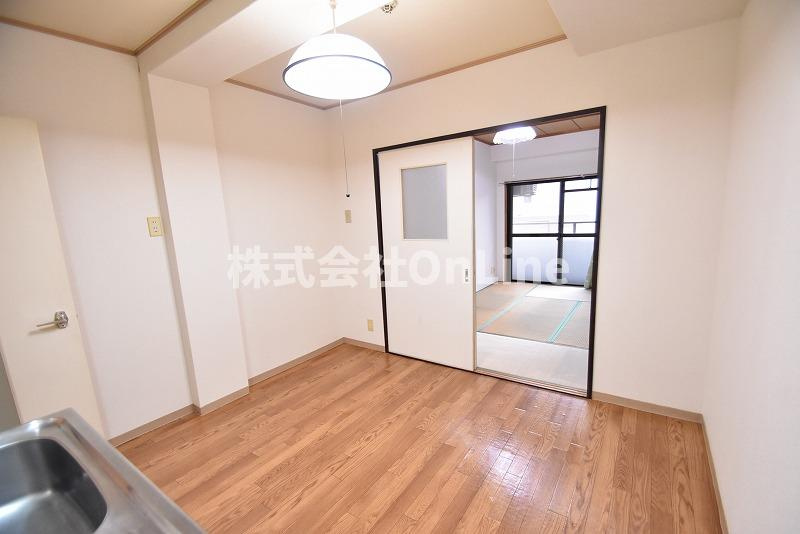 東大阪市長堂２丁目の賃貸マンションの居間・リビング