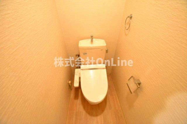 東大阪市長堂１丁目の賃貸マンションのトイレ