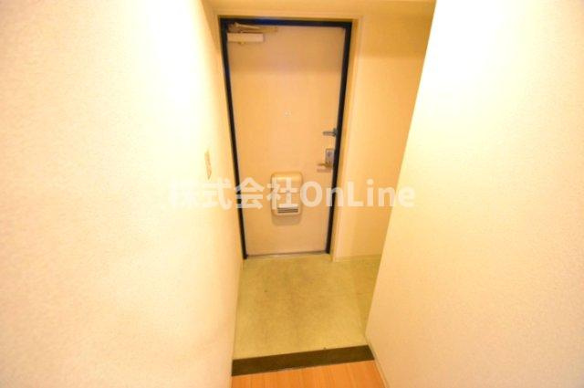 東大阪市長堂１丁目の賃貸マンションの玄関