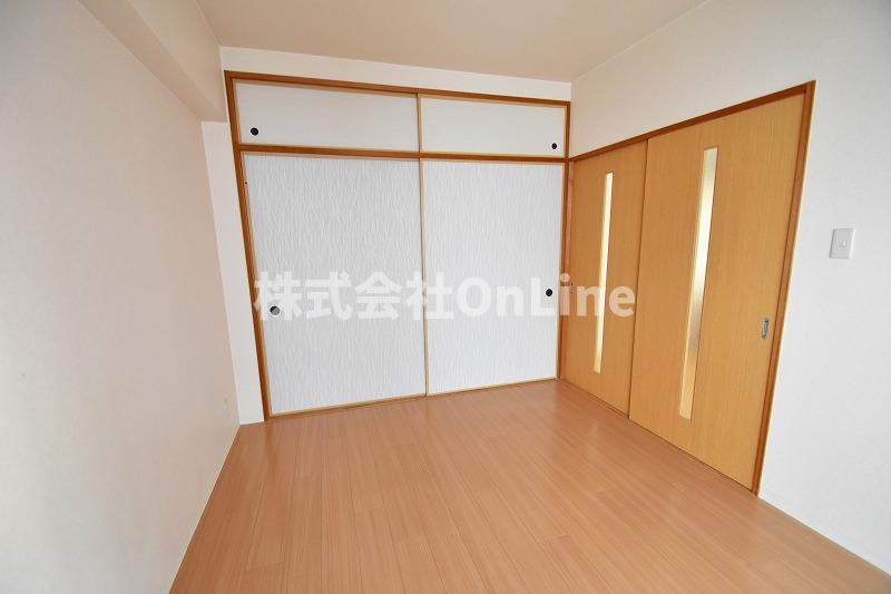 東大阪市長堂１丁目の賃貸マンションの洋室