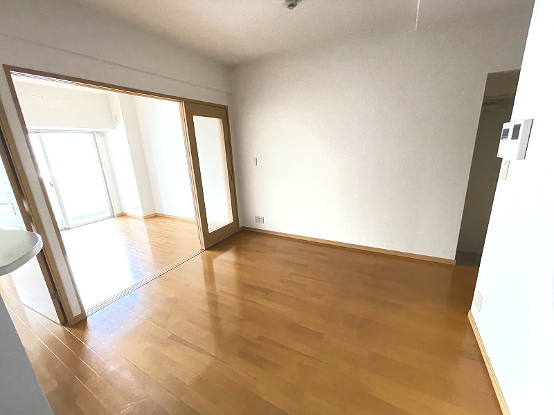 東大阪市足代新町の賃貸マンションの居間・リビング