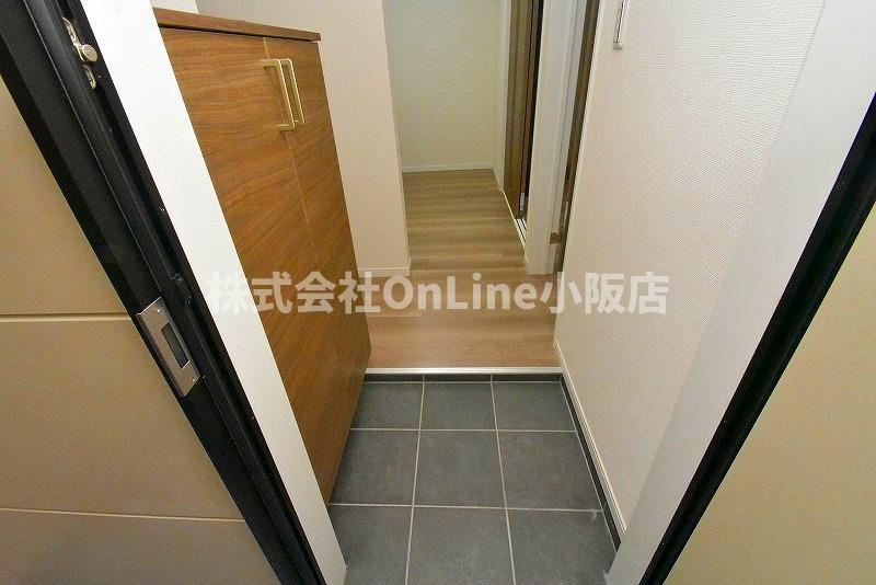 東大阪市衣摺１丁目のアパートの玄関