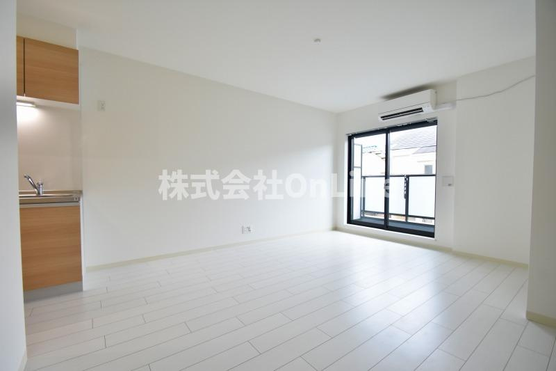 東大阪市高井田元町２丁目のアパートの居間・リビング
