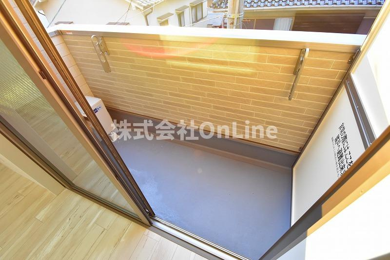 東大阪市下小阪３丁目のアパートのバルコニー