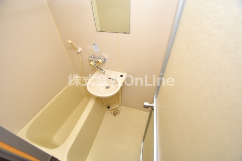 東大阪市長堂３丁目の賃貸マンションの浴室