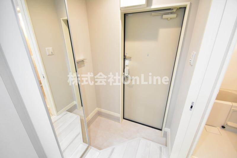 東大阪市荒本２丁目のアパートの玄関