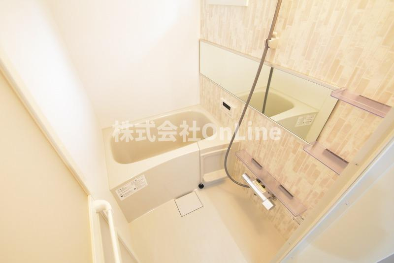 東大阪市荒本２丁目のアパートの浴室