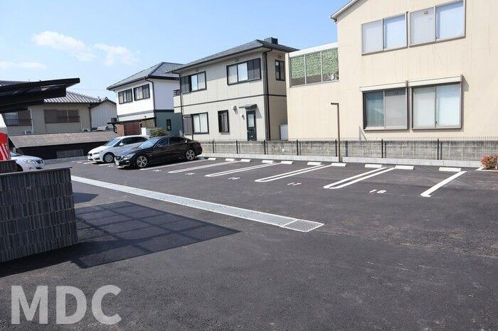 エグレットテラスの駐車場