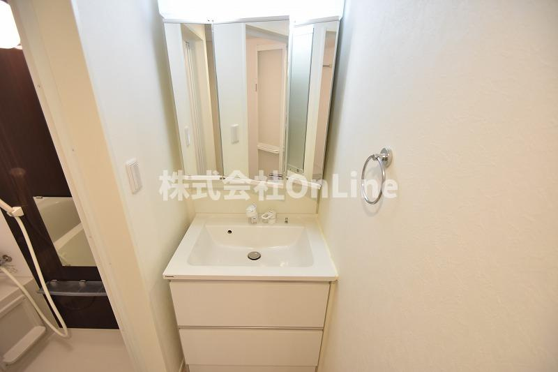 東大阪市花園東町１丁目のアパートの独立洗面台