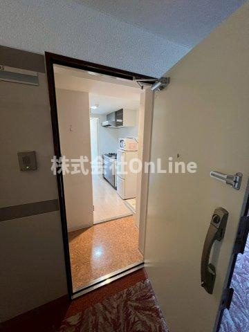 東大阪市長田西４丁目の賃貸マンションの玄関