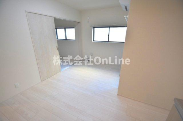 大阪市生野区小路東５丁目のアパートの居間・リビング