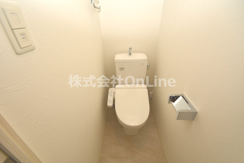 東大阪市足代北１丁目の賃貸マンションのトイレ