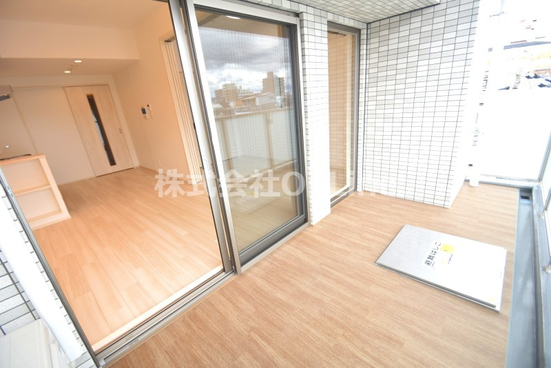 東大阪市足代北１丁目の賃貸マンションのバルコニー