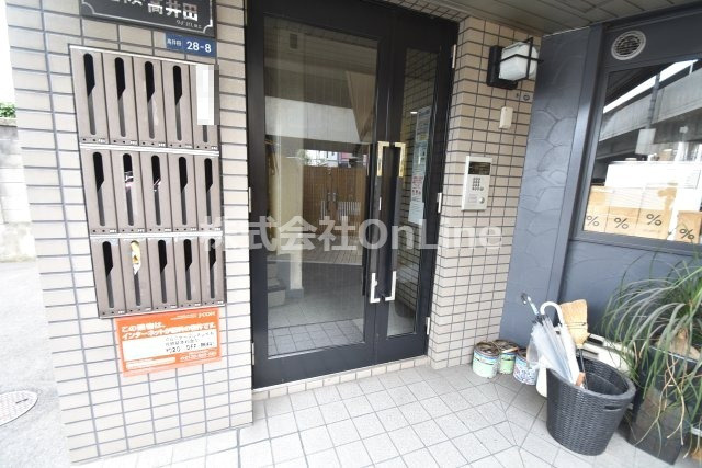東大阪市高井田の賃貸マンションのエントランス
