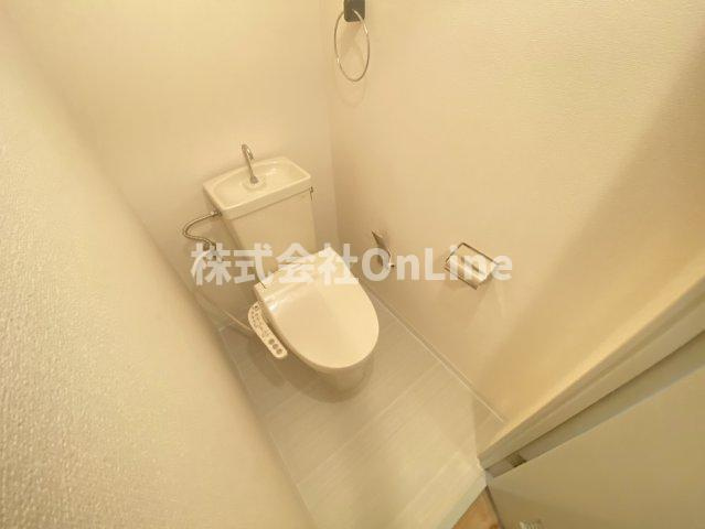 東大阪市荒本新町の賃貸マンションのトイレ