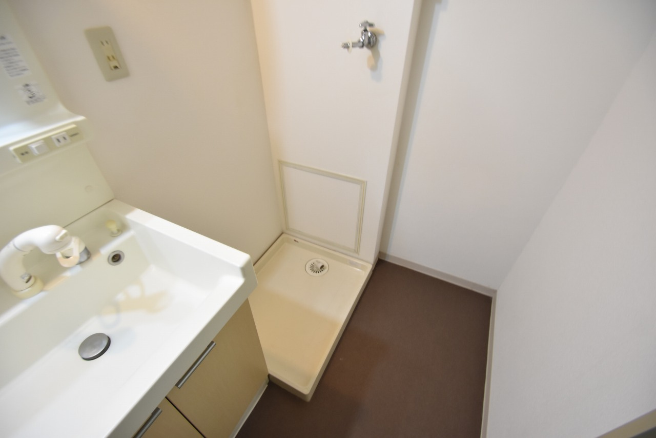 東大阪市吉田本町３丁目の賃貸マンションの洗面所