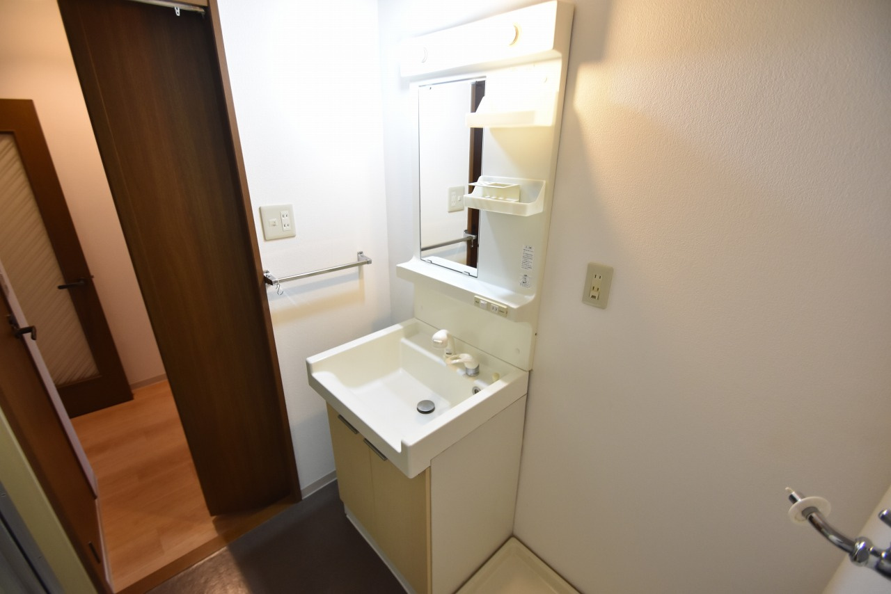 東大阪市吉田本町３丁目の賃貸マンションの独立洗面台