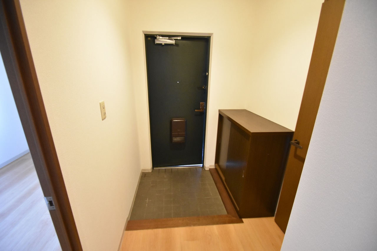 東大阪市吉田本町３丁目の賃貸マンションの玄関