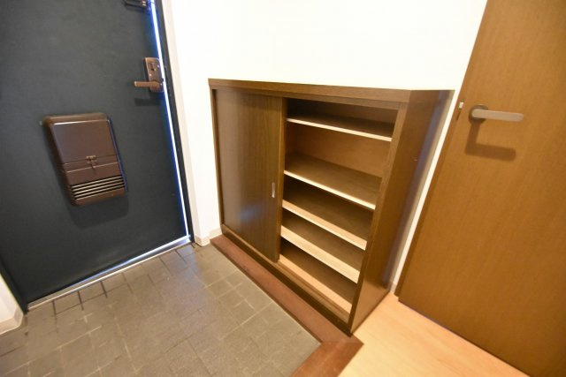 東大阪市吉田本町３丁目の賃貸マンションの収納
