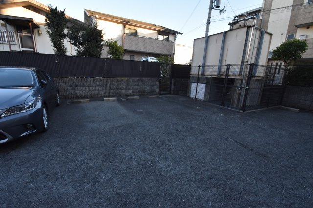 東大阪市吉田本町３丁目の賃貸マンションの駐車場