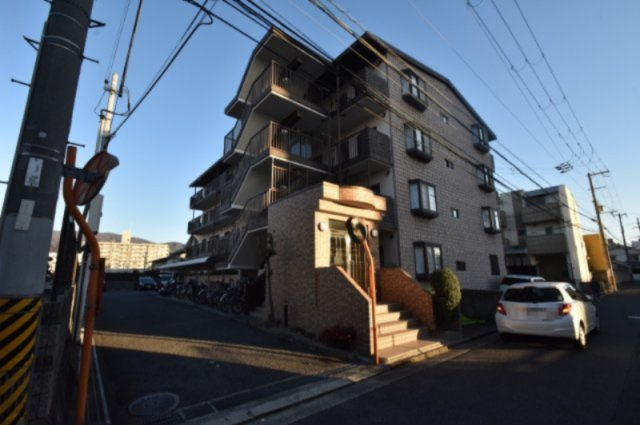 東大阪市吉田本町３丁目の賃貸マンションの外観
