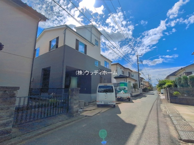 春日部市増田新田第8期　新築一戸建ての前面道路含む現地写真