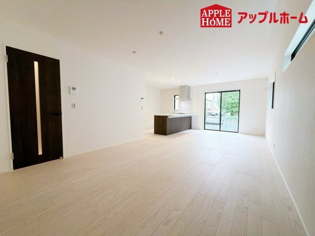さいたま市見沼区丸ヶ崎町の居間・リビング|明るい日差しがさすリビングは、家族の憩い空間。