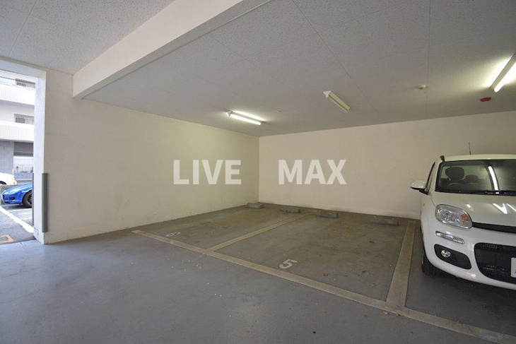 【駐車場】レジュールアッシュ江坂 