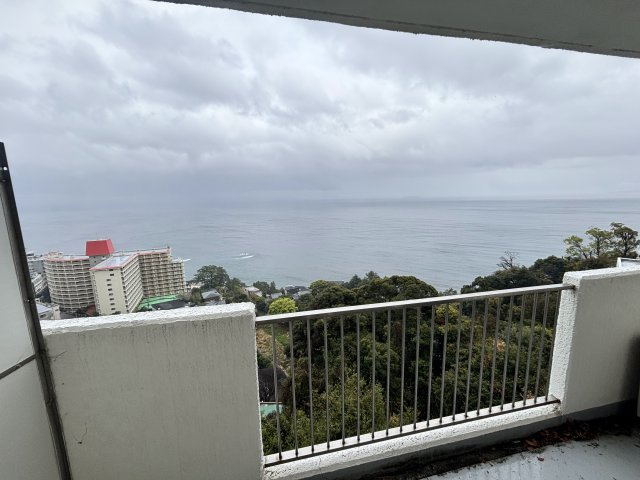 熱海サニーハイツのバルコニー