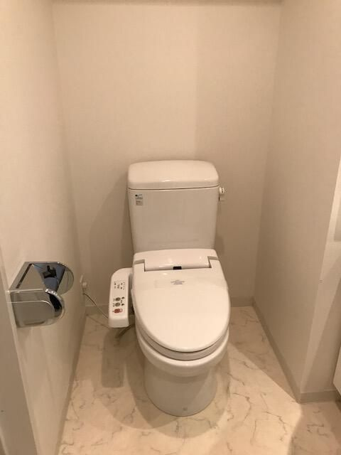エコロジー目黒青葉台プロセンチュリーのトイレ|ゆったりとした空間のトイレです